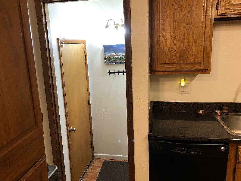 Furnished Finder property 401025_1 photo 17