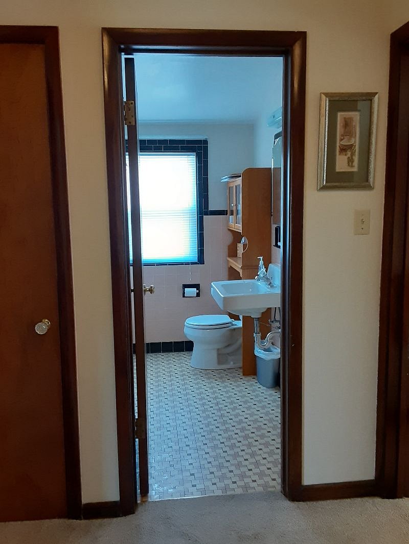 Full Bath with Shower/Tub