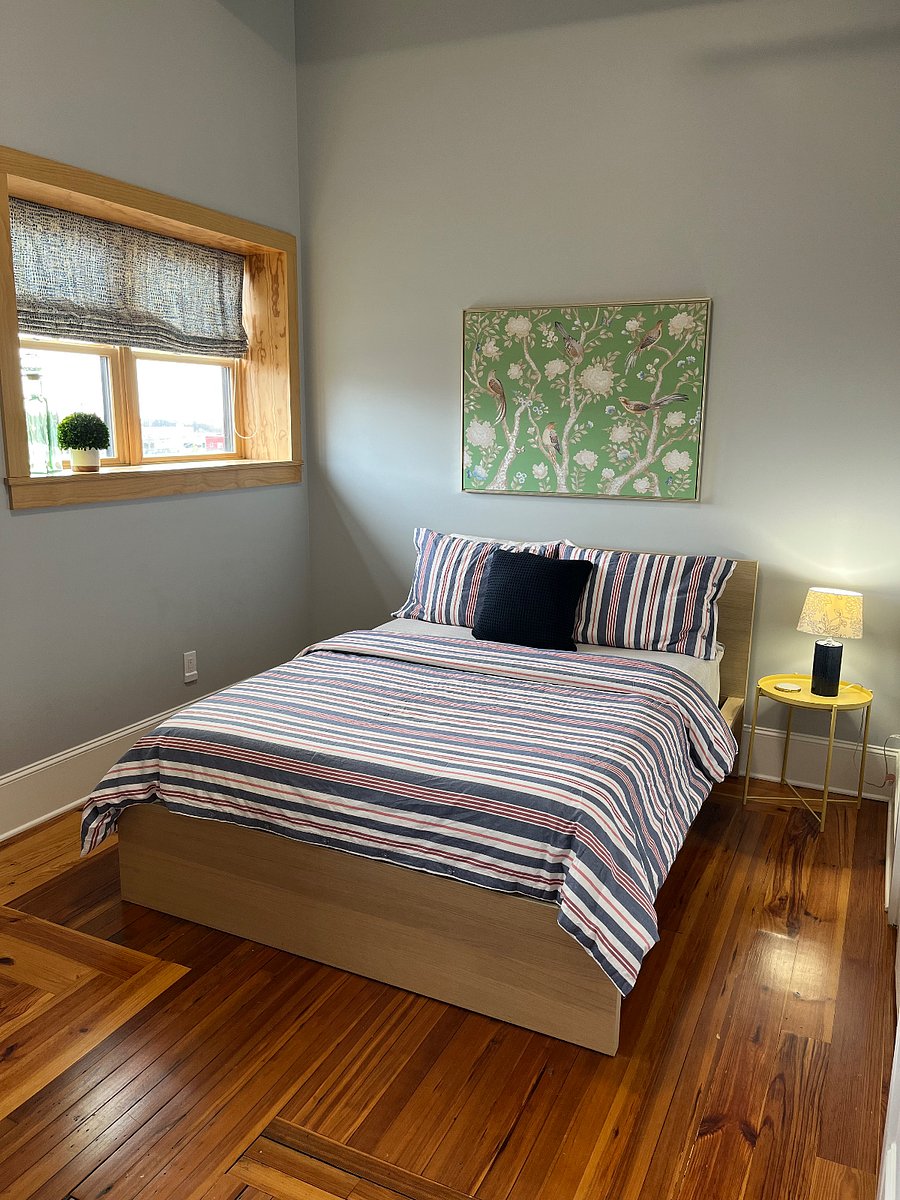 Second bedroom on opposite side of the hall