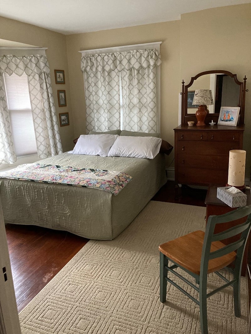 Bedroom 2 , cheetah room, has a queen and a dresser w direct access to Jack n Jill bathroom.