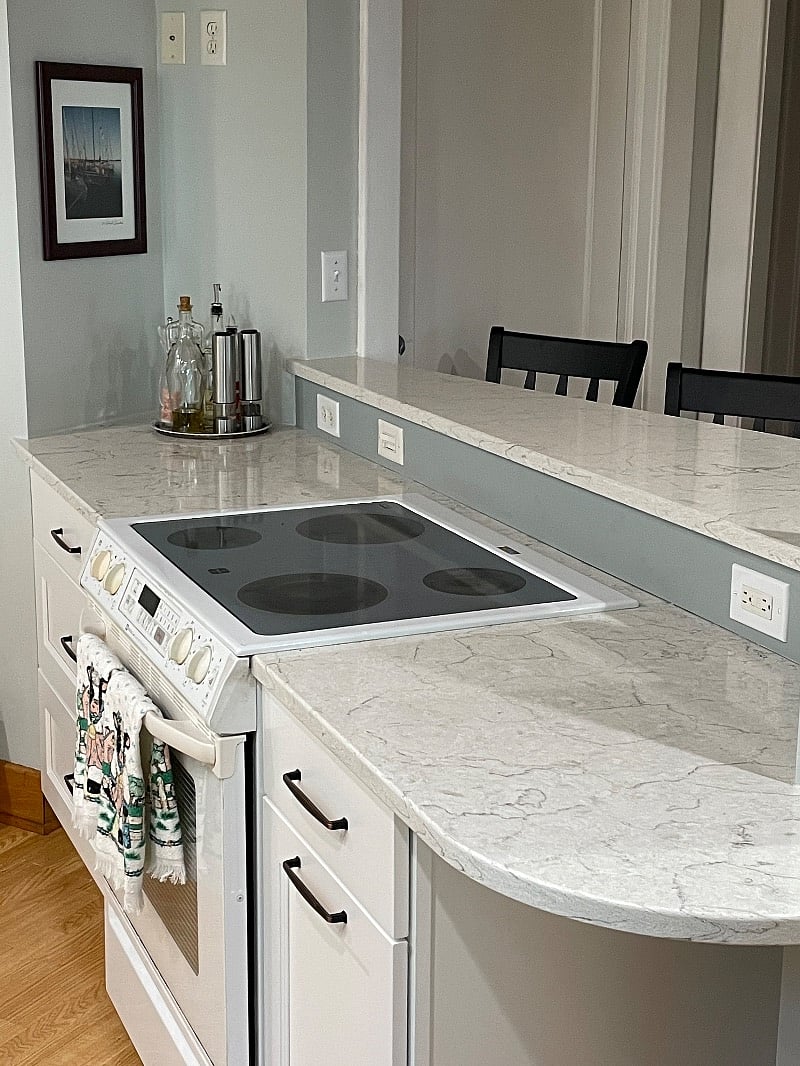 Electric stove n oven in kitchen reno.