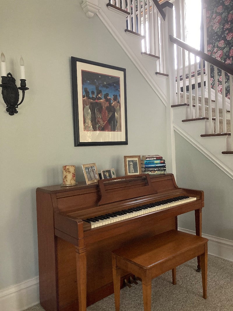 Living room also has a piano!