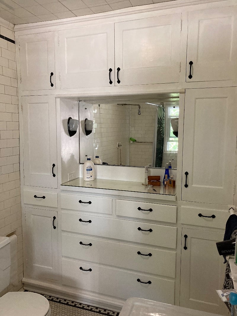 Primary bdrm bathroom w tub shower and pedestal sink.