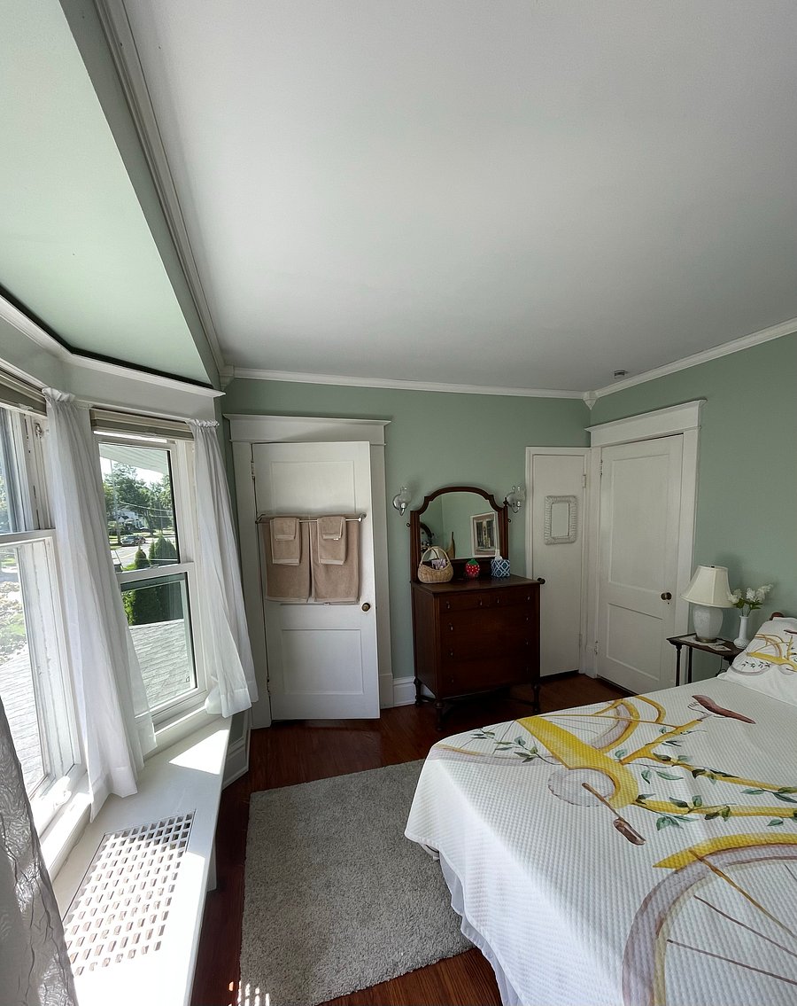 Bicycle bedroom with closet, dresser and door into the bathroom.