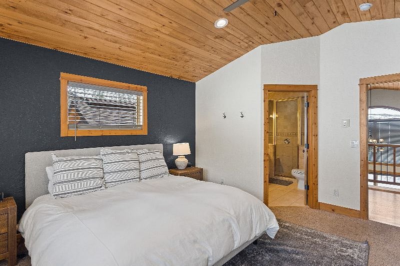 Main Bedroom with King Bed - Upper Level