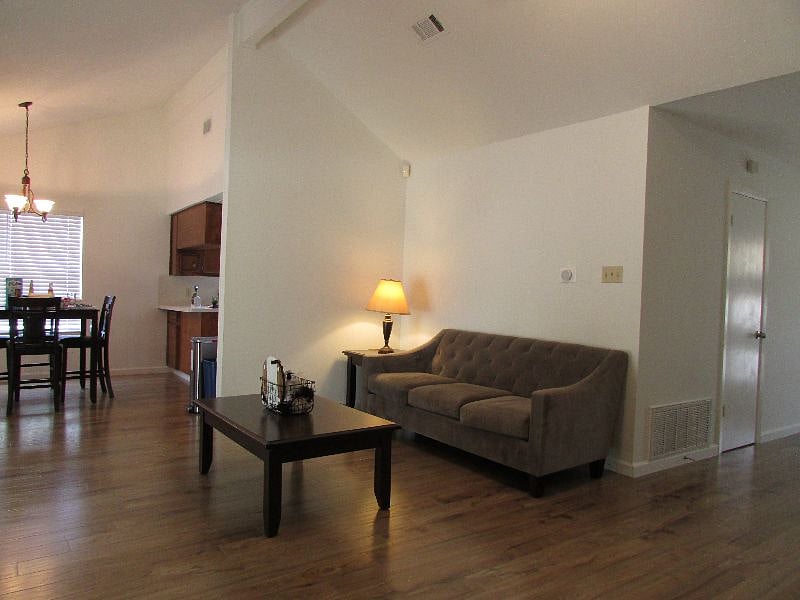 Furnished Finder property 401396_1 photo 6