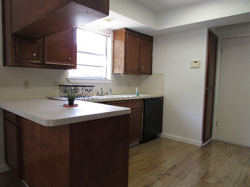 Furnished Finder property 401396_2 photo 9