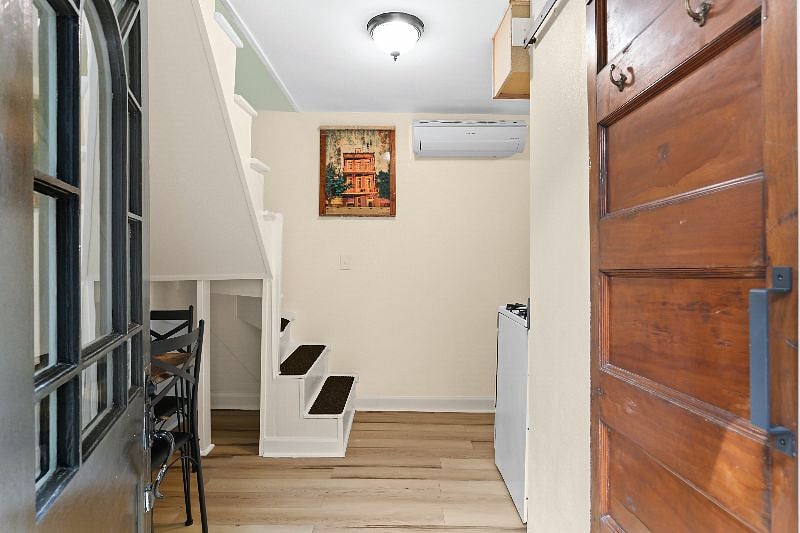 Furnished Finder property 401435_2 photo 7