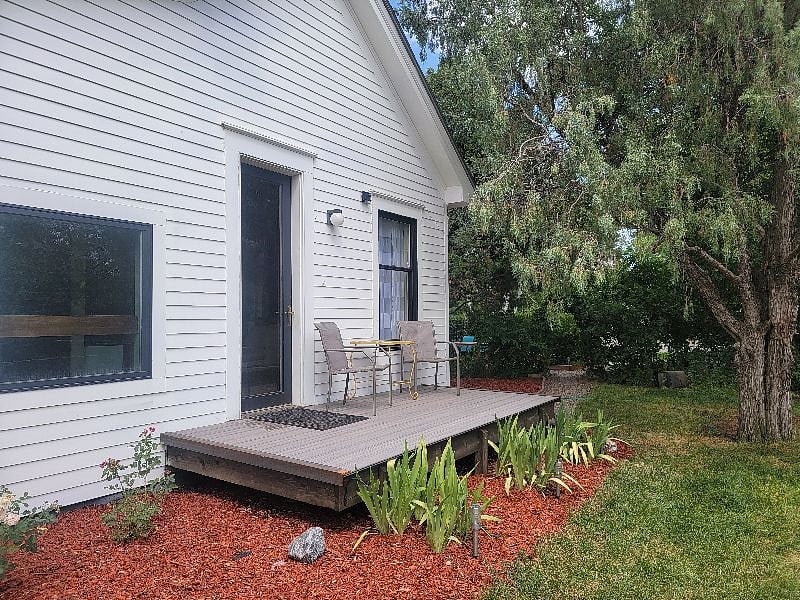 Entry and deck for your enjoyment. Very private.