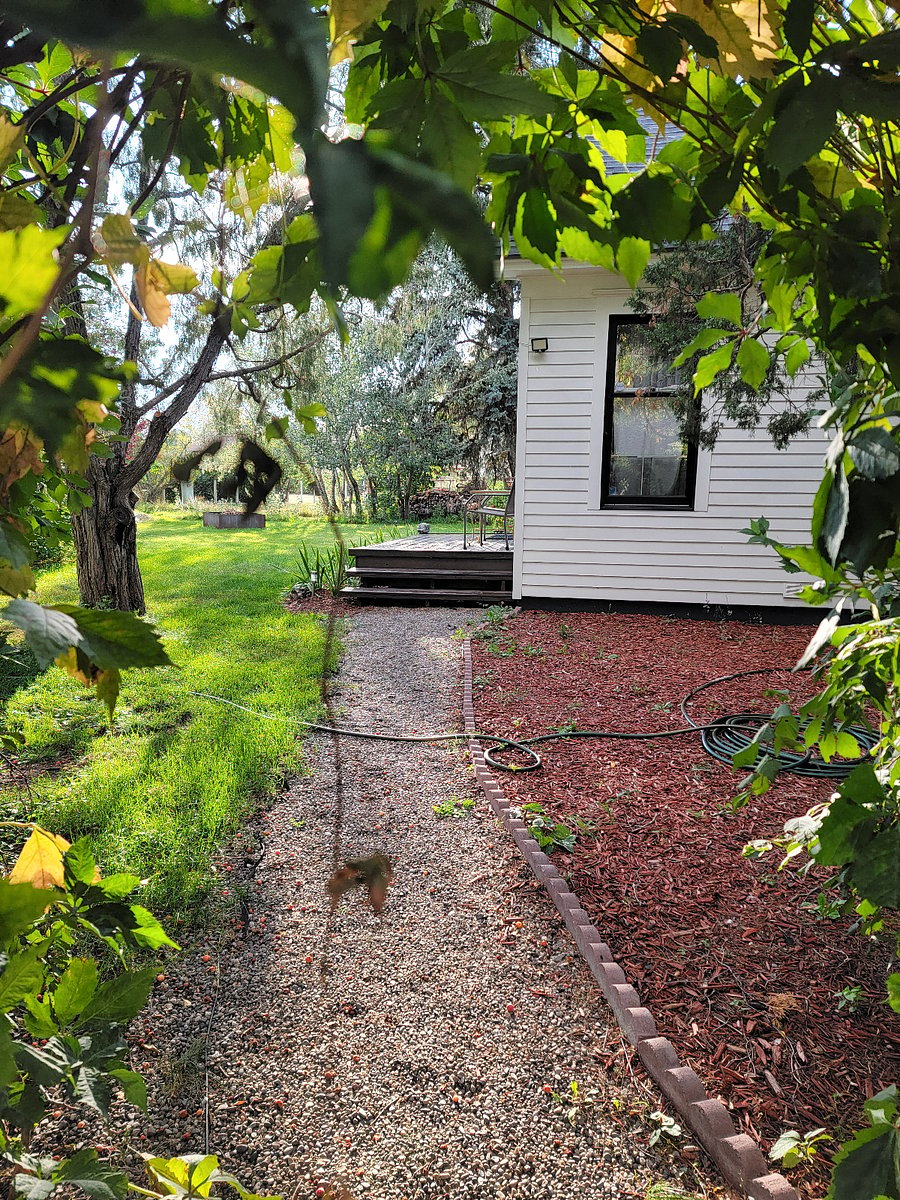 Walkway from street