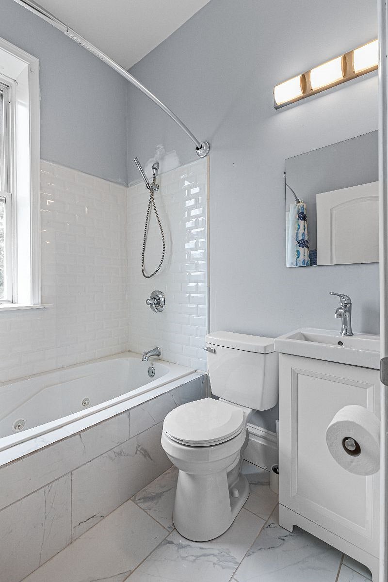 Upstairs BathroomB