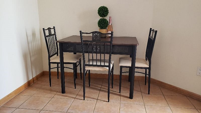 Breakfast nook provides additional eating and workspace. 