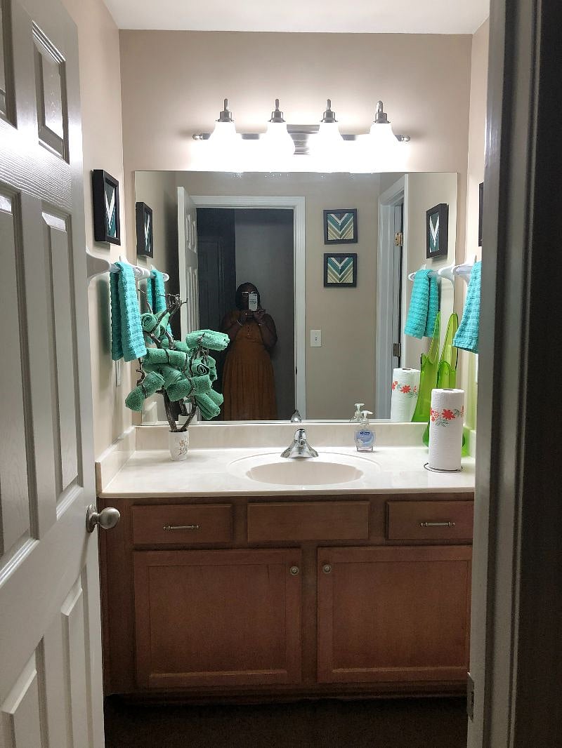Shared Bath Pic 1