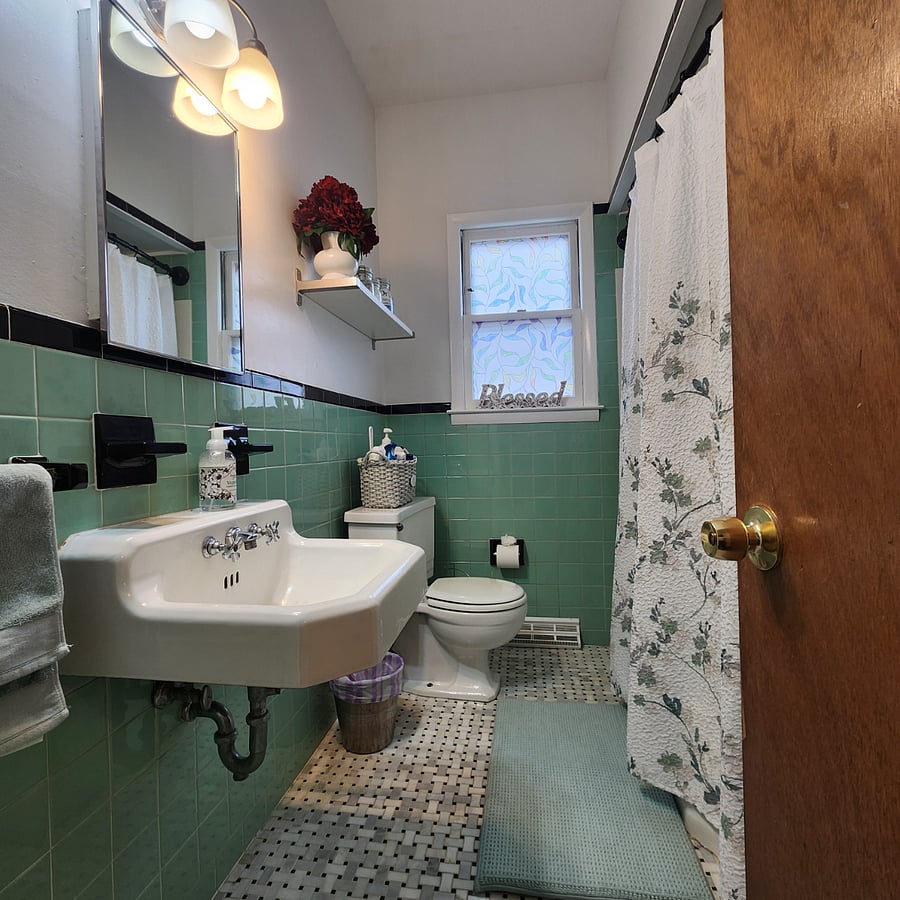 Full Bathroom