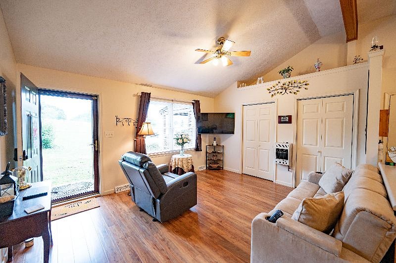 Furnished Finder property 401810_1 photo 3