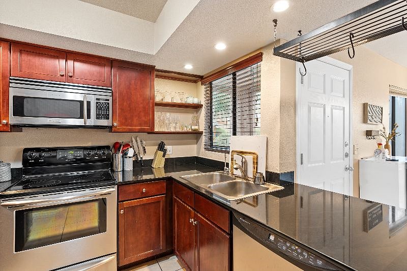 Furnished Finder property 401816_1 photo 6