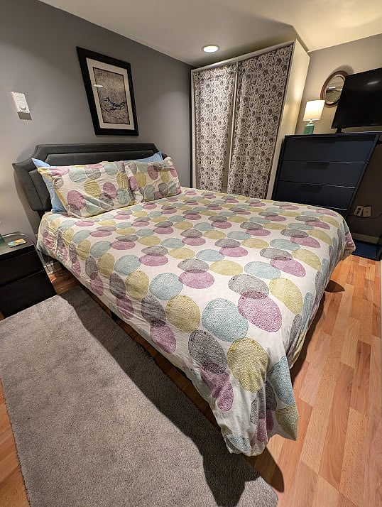 Bedroom Queen Bed