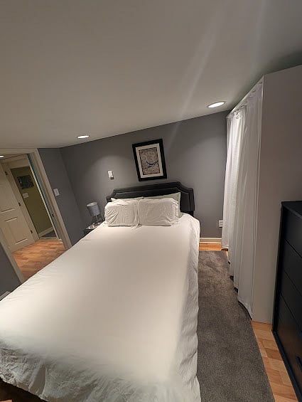 Bedroom Queen Bed
