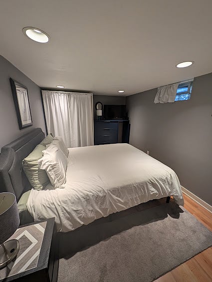 Bedroom Queen Bed