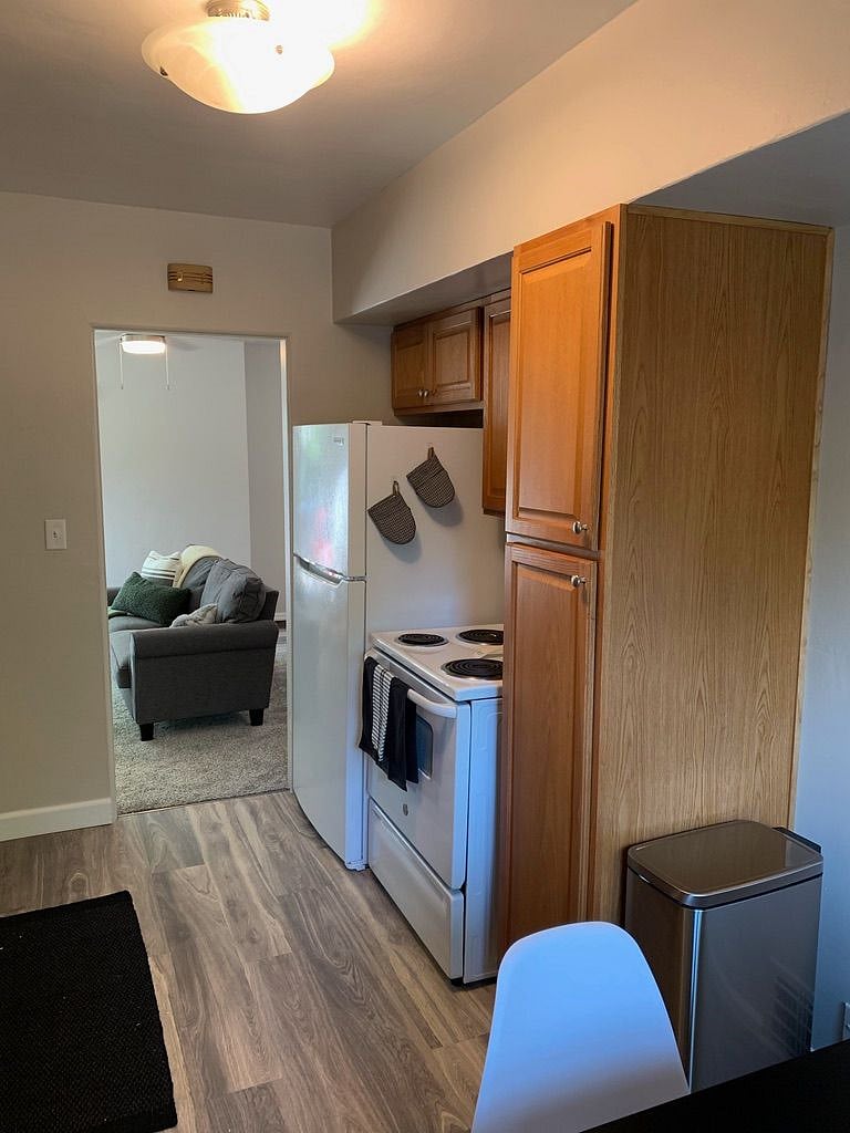 Full size range and refridgerator