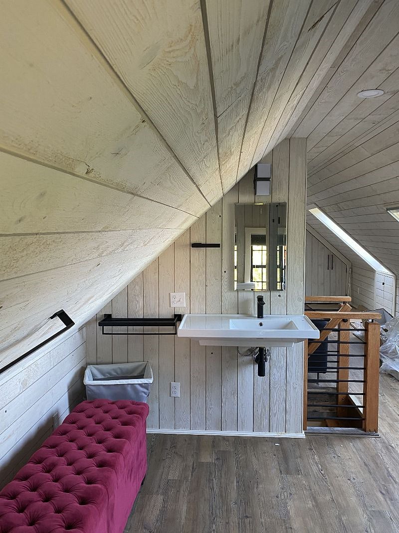 Attic Loft Private Bathroom