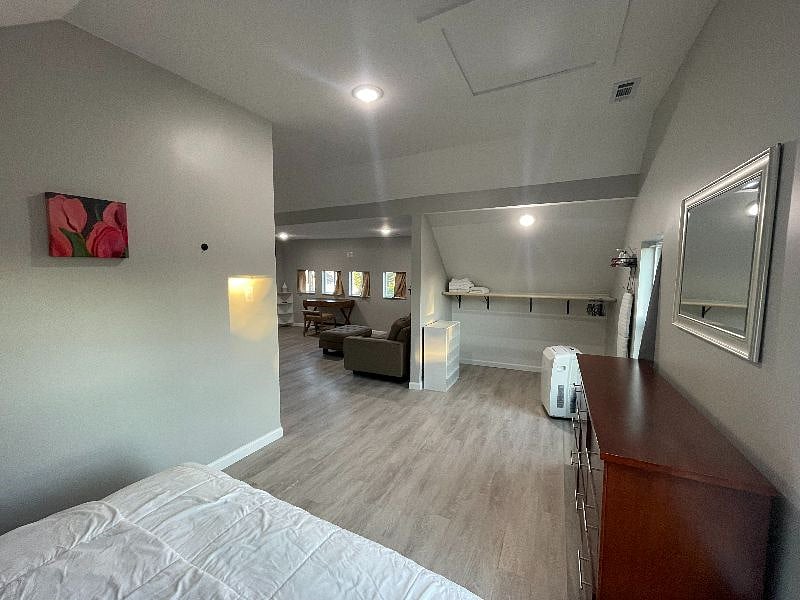 Furnished Finder property 402007_5 photo 8
