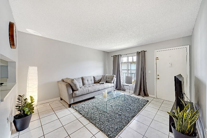 Furnished Finder property 402008_1 photo 3