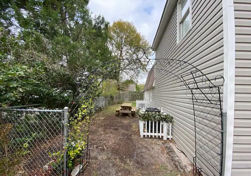 side yard, courtyard, common area