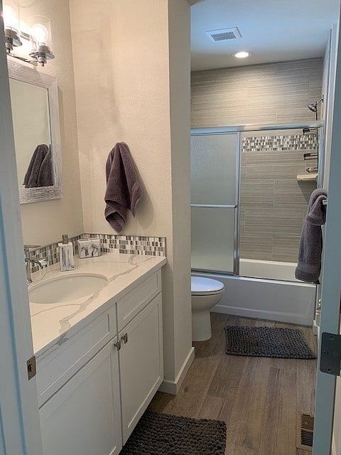 Queen bath ensuite