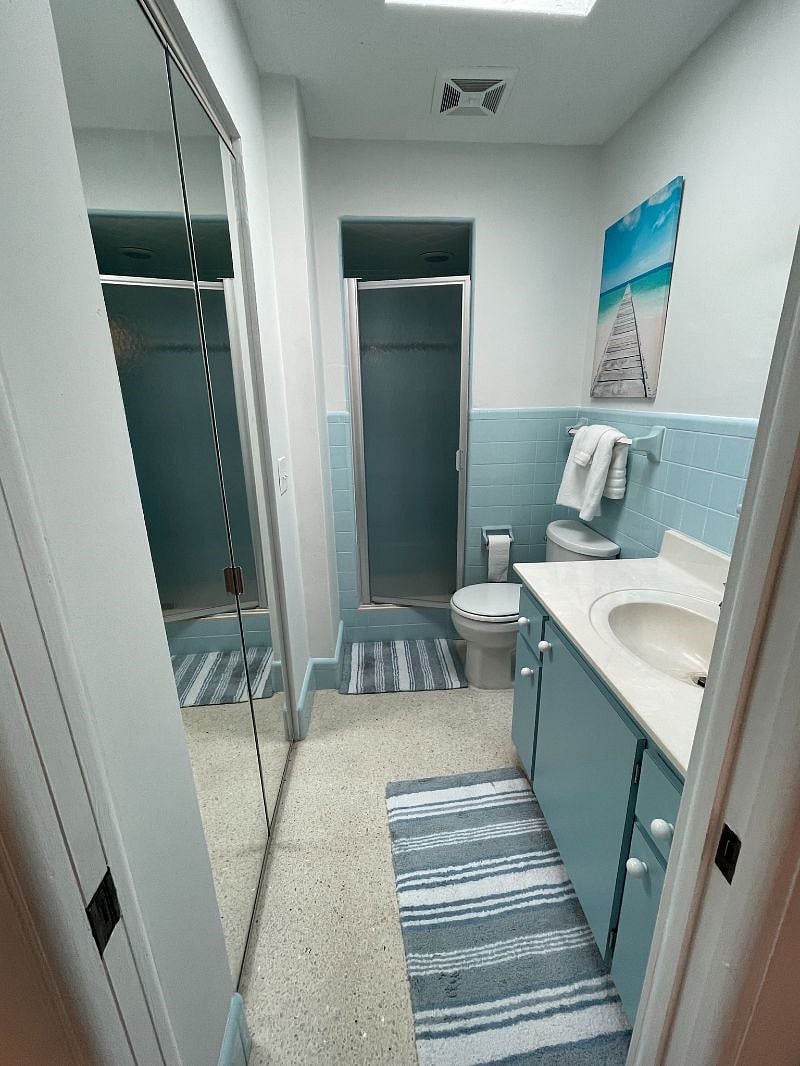 Master bath with large walk-in closet. Fully equipped with towels.