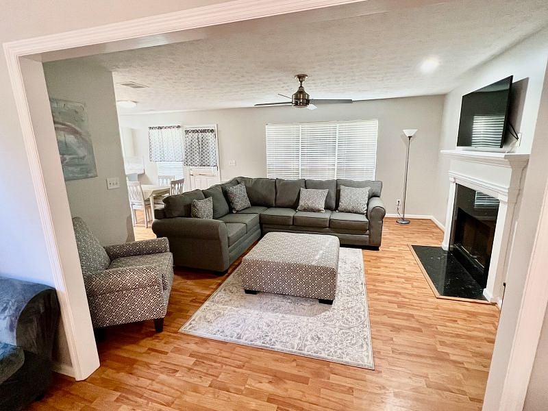 Furnished Finder property 402088_1 photo 3