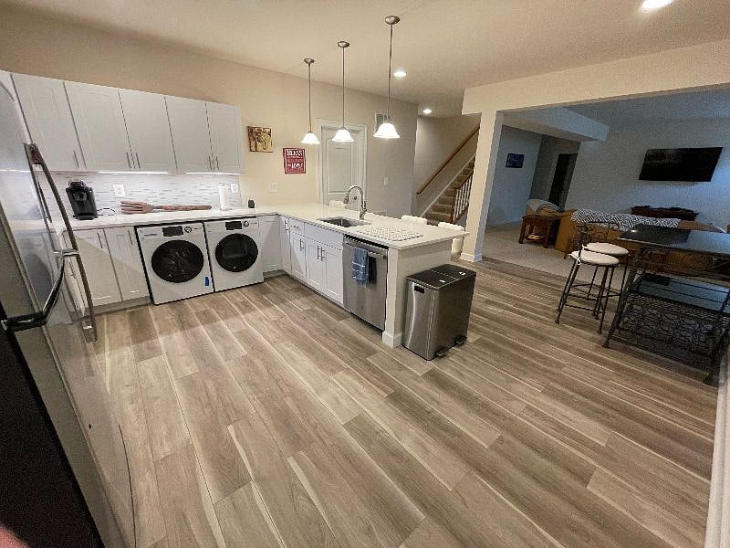 Furnished Finder property 402099_1 photo 4