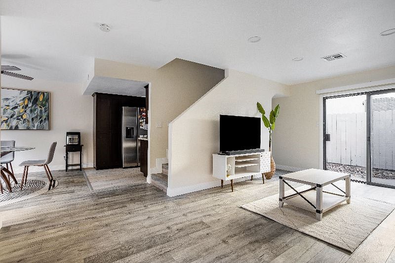 Furnished Finder property 402125_1 photo 4