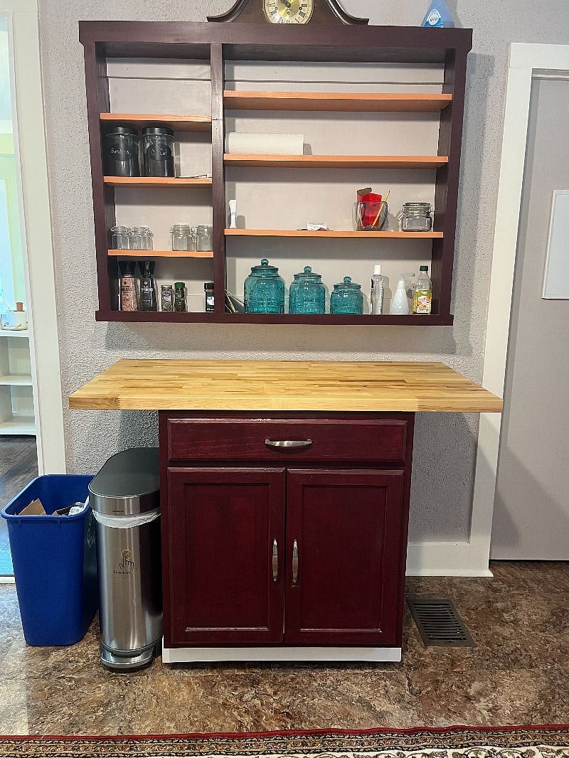 Kitchen, rolling island