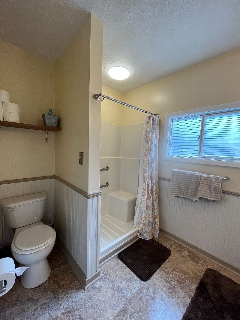 Bathroom 1 - Full