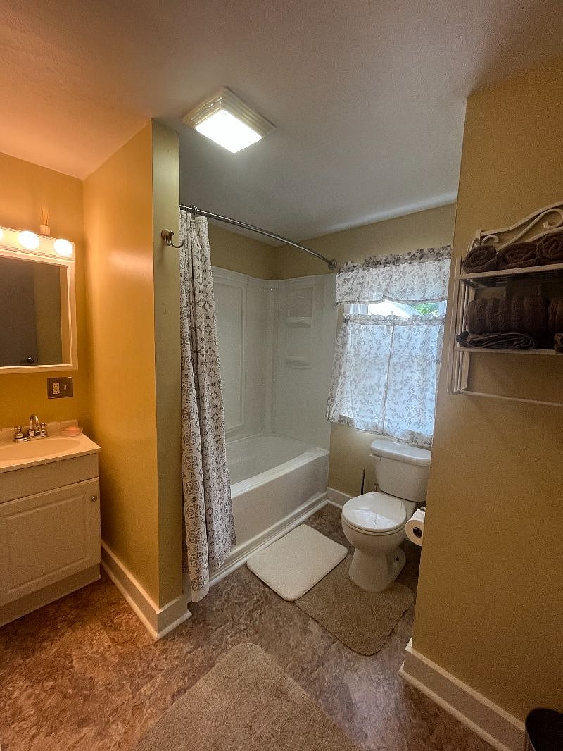 Bathroom 2 - Full