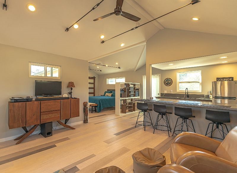 Furnished Finder property 402235_1 photo 2