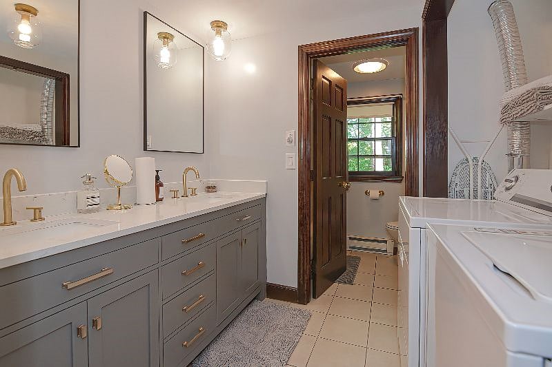 private modern vanity sinks with mirror, no share