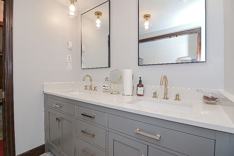 stylish double vanity, no sharing