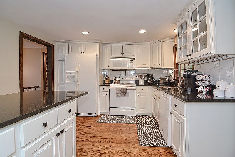 Furnished Finder property 402248_3 photo 13