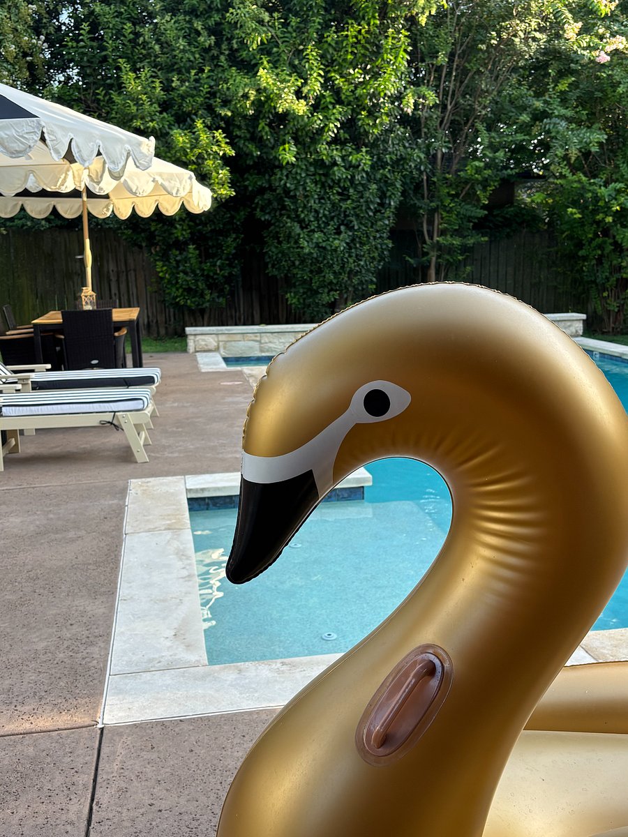 Meet Goldie your welcome to a private poolside retreat made for relaxing, unwinding, and enjoying a little getaway.