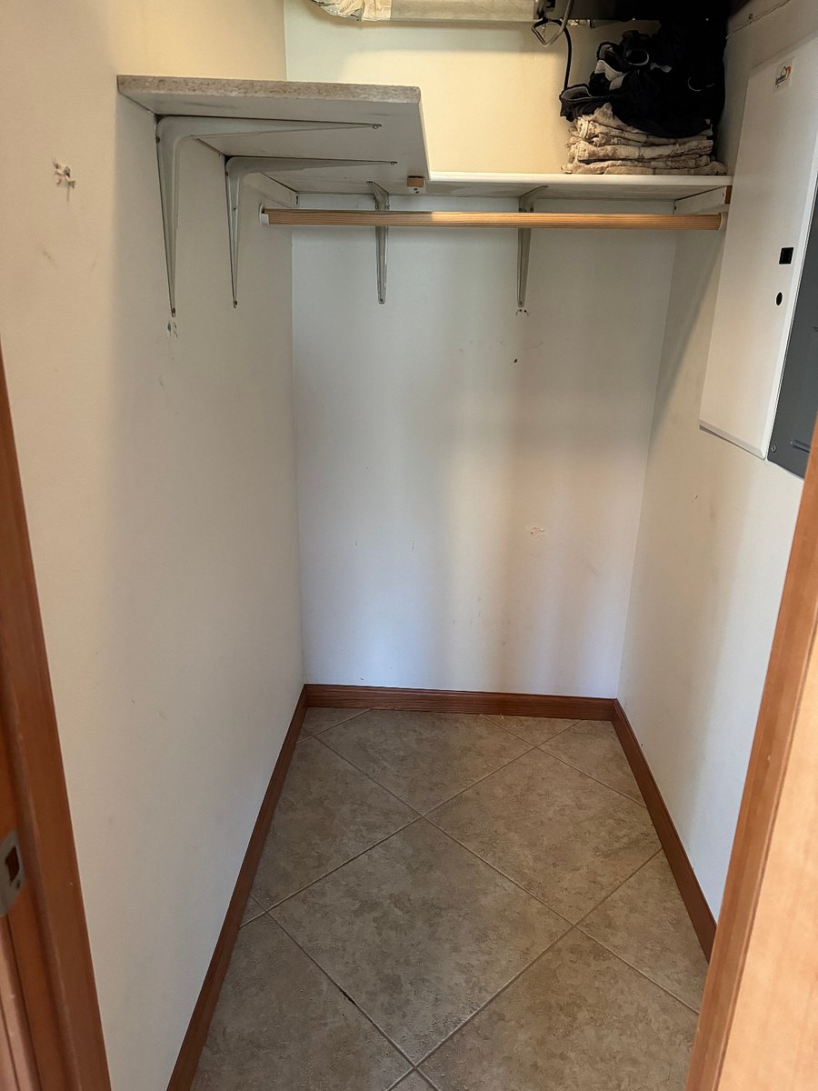 2nd Bedroom closet