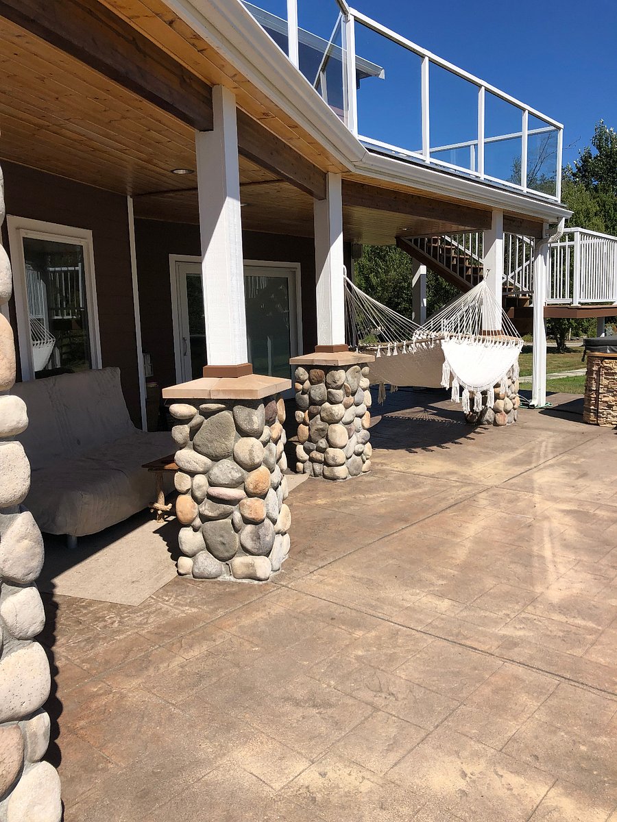 front porch towards gardens