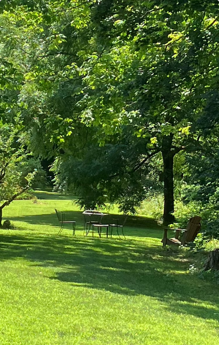 Park-like yard with several seating areas is available to the tenant!
