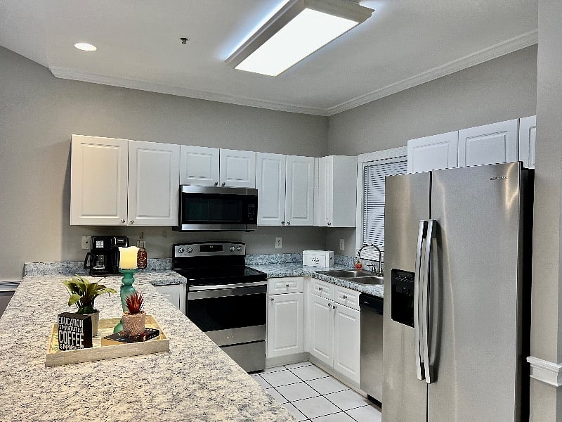 Full size kitchen