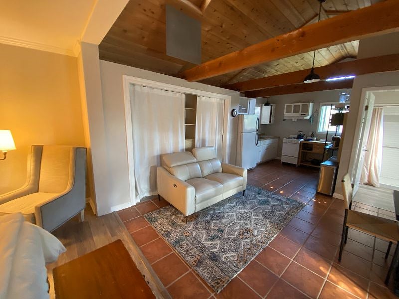 Furnished Finder property 402599_1 photo 4