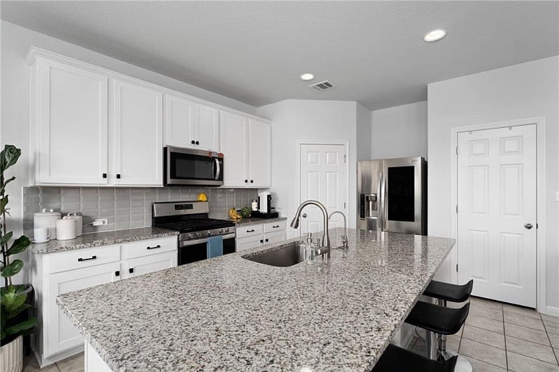 Furnished Finder property 402606_1 photo 3