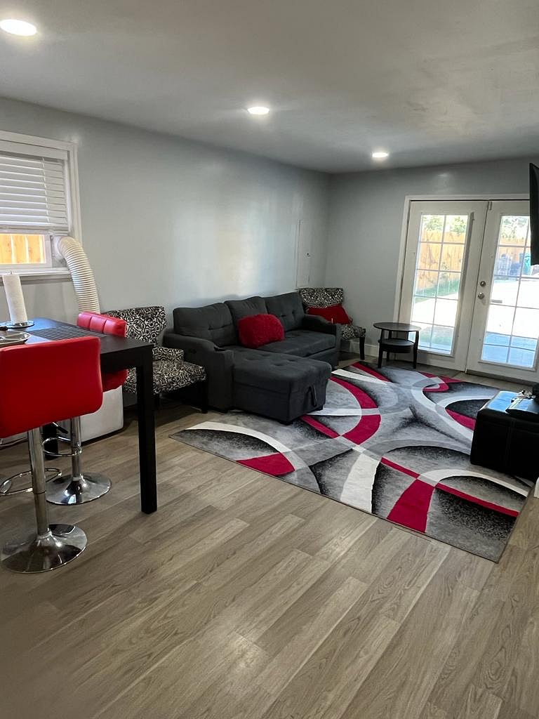 Furnished Finder property 402617_2 photo 1
