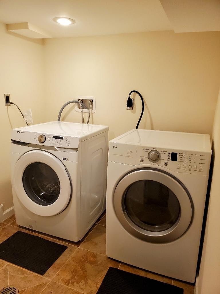 Furnished Finder property 402629_3 photo 8