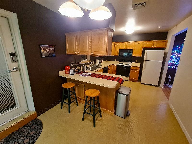 Shared Full Kitchen @ Property 2 (Near Capitol) -- Only accessible to rooms at property 2 (Including Wanderlust/3 & Phoenix/4)